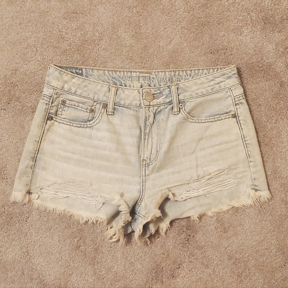 American Eagle Tom Girl Shortie Light Wash Jean Shorts
